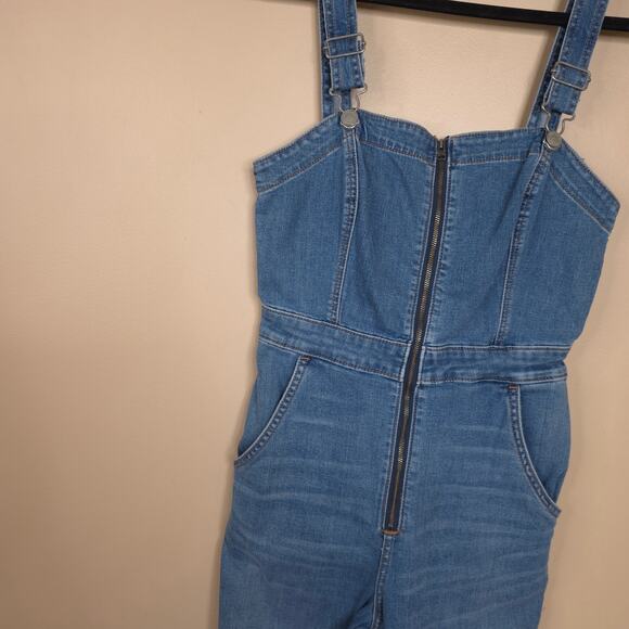 Hollister Medium Wash Denim Front Zip Overall Jumpsuit Size S - Picture 4 of 10